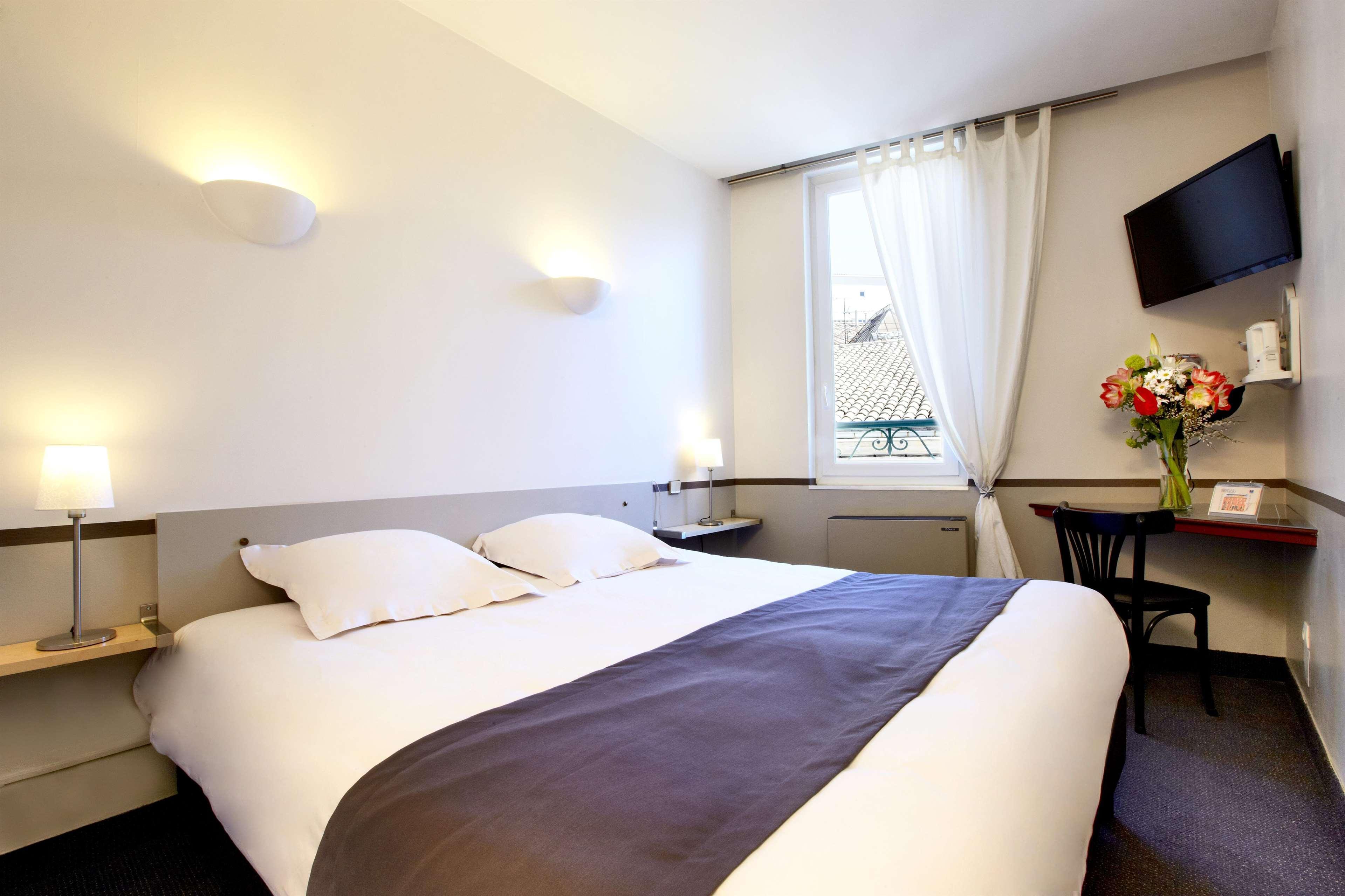 Kyriad Nimes Centre Екстер'єр фото
