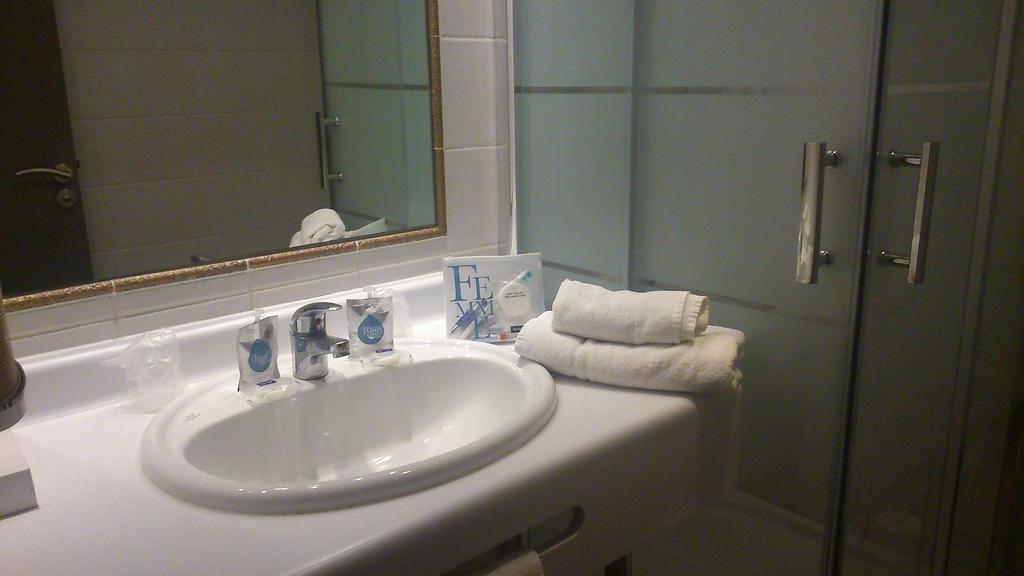 Kyriad Nimes Centre Екстер'єр фото